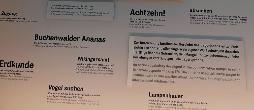 Die Sprache der Häftlinge im KZ Buchenwald - Schautafel in der Gedenkstätte Buchenwald